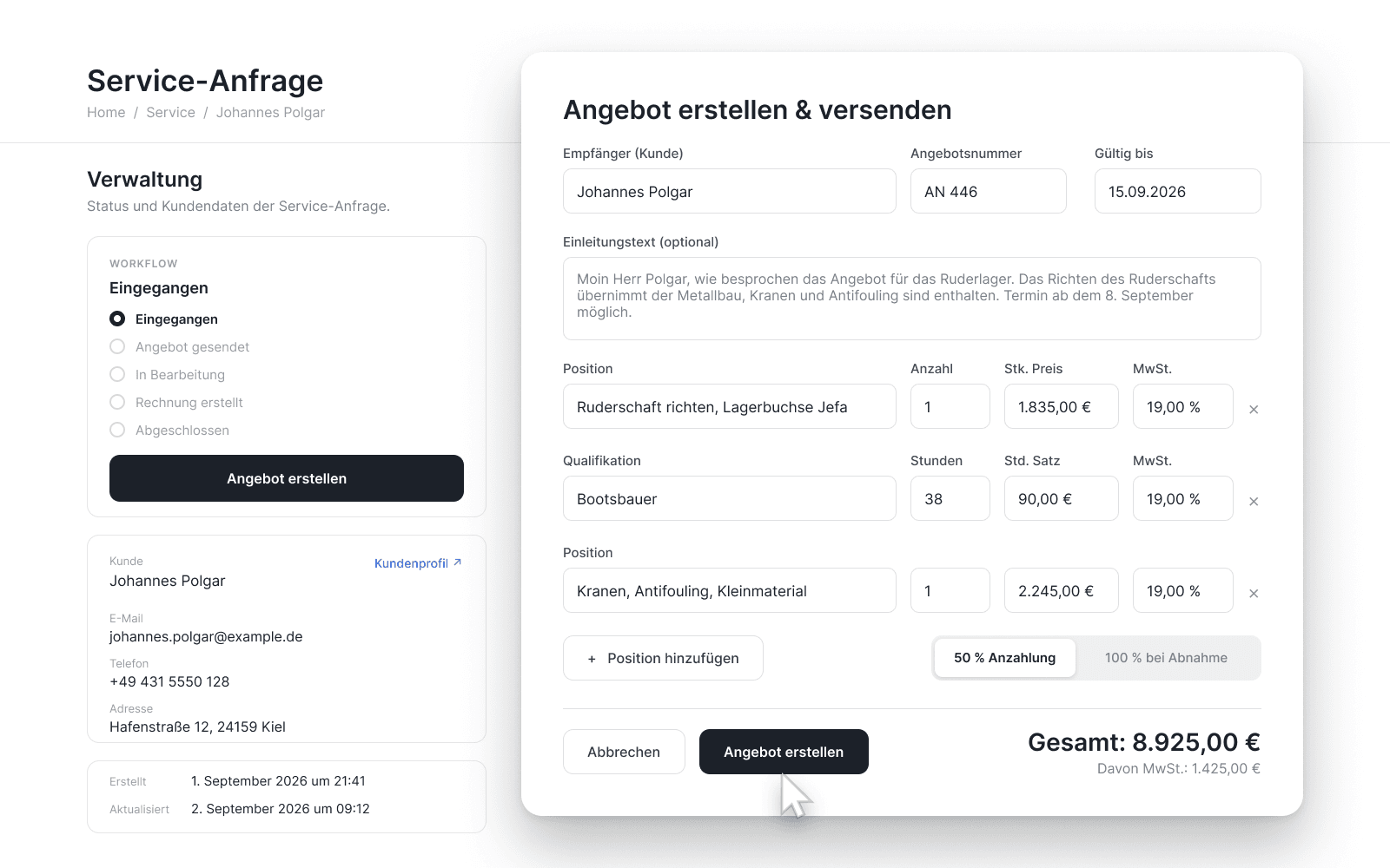 Hafenansicht: die Service-Anfrage mit Workflow, davor das Fenster „Angebot erstellen“ mit Lagerbuchse, Bootsbauer-Stunden und Kleinmaterial, dem Schalter für den Zahlungsplan und der Summe von 8.925,00 €.